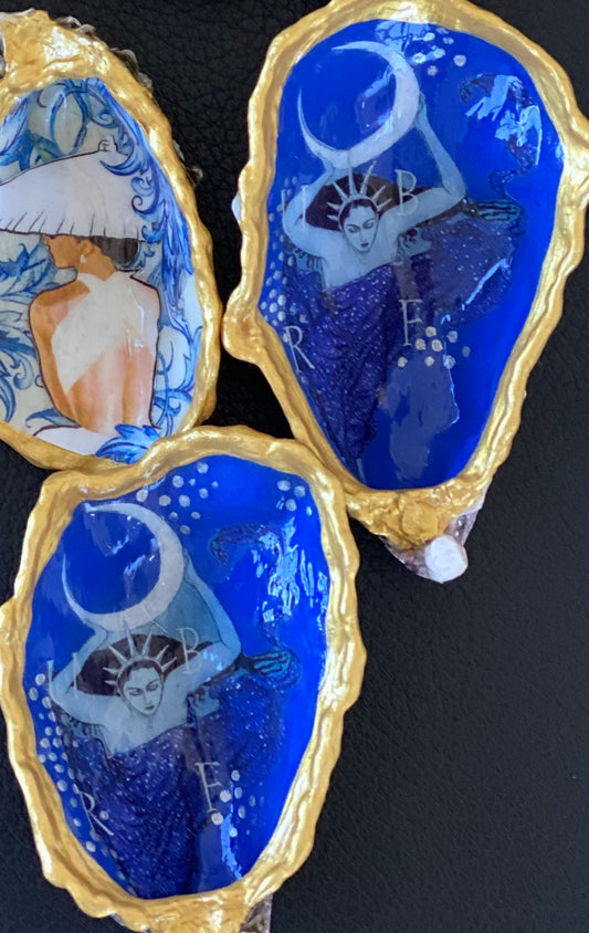 Blue Deco Woman Oyster Shells